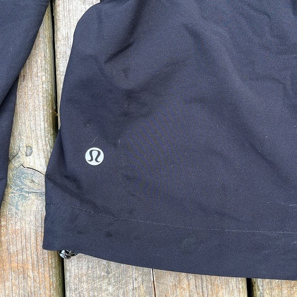 Lululemon women’s windbreaker size 2 - Picture 4 of 5